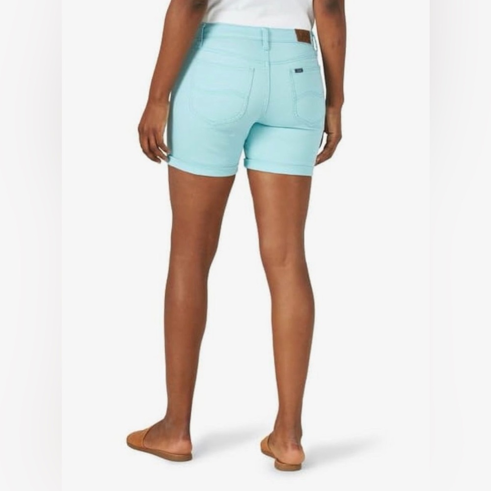 Lee Women's Light Turquoise Denim Midrise 5" Cuffed Short Size 12M - Picture 2 of 10